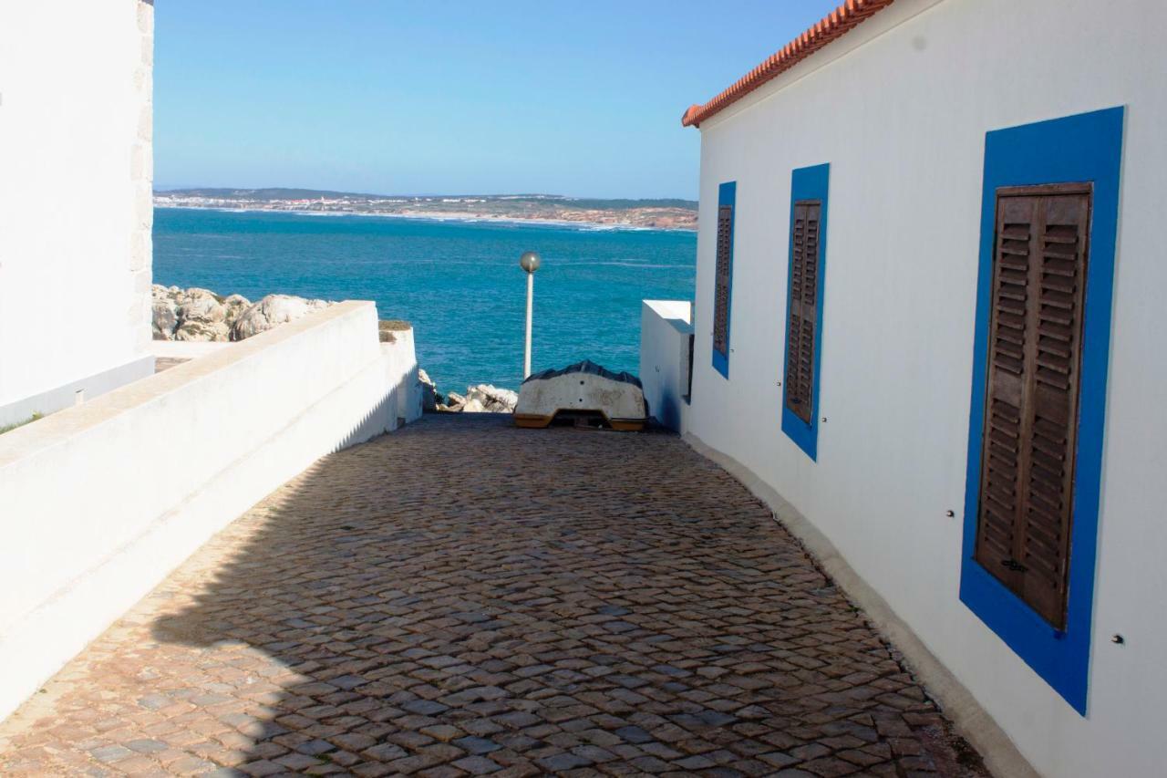 Friendly Peniche Apartment ภายนอก รูปภาพ